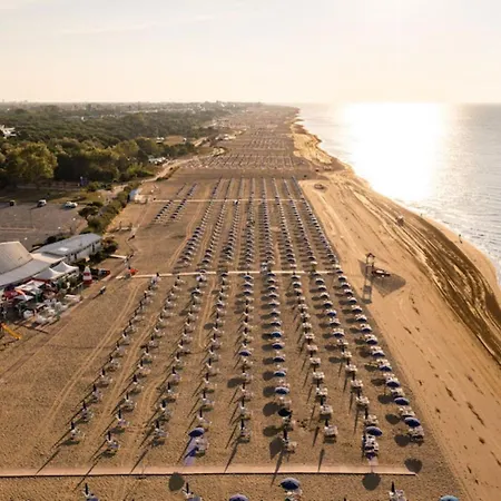Bright With Terrace And Ocean View Daire Bibione