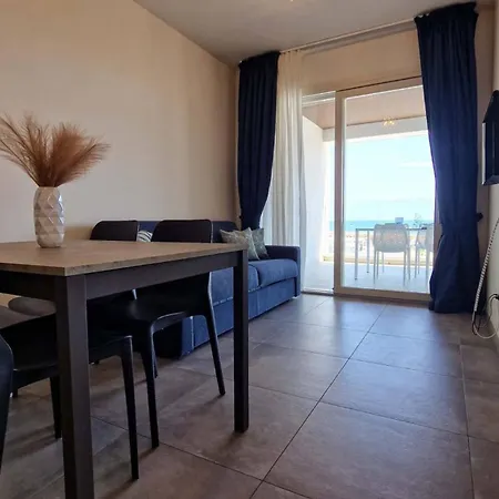Bright With Terrace And Ocean View 비비오네