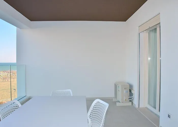 Bright With Terrace And Ocean View Lejlighed